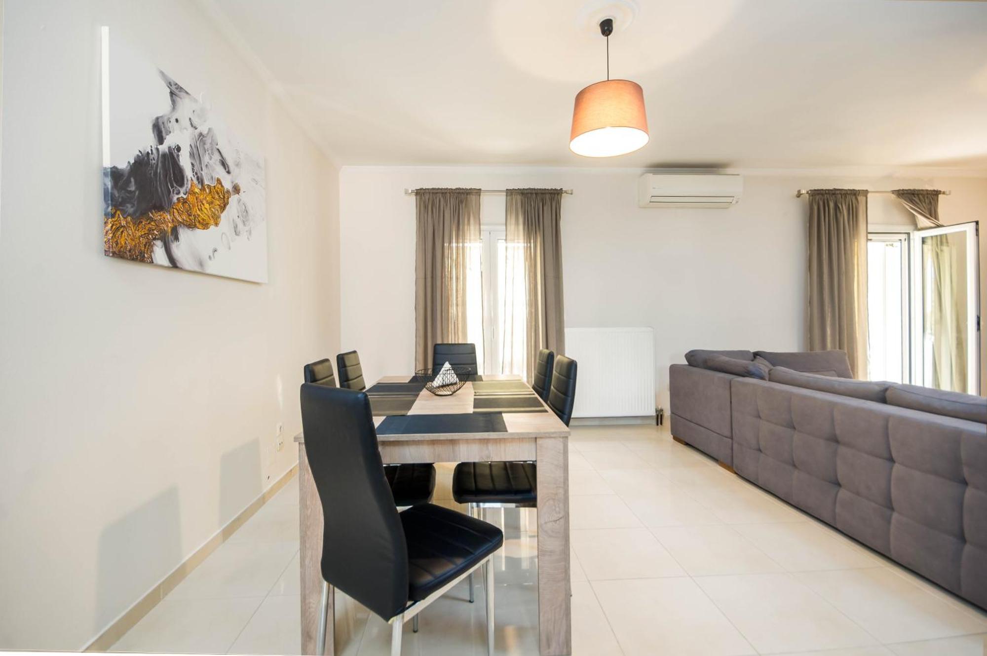 διωροφη μεζονετα-2km απο το κεντρο-iliana House