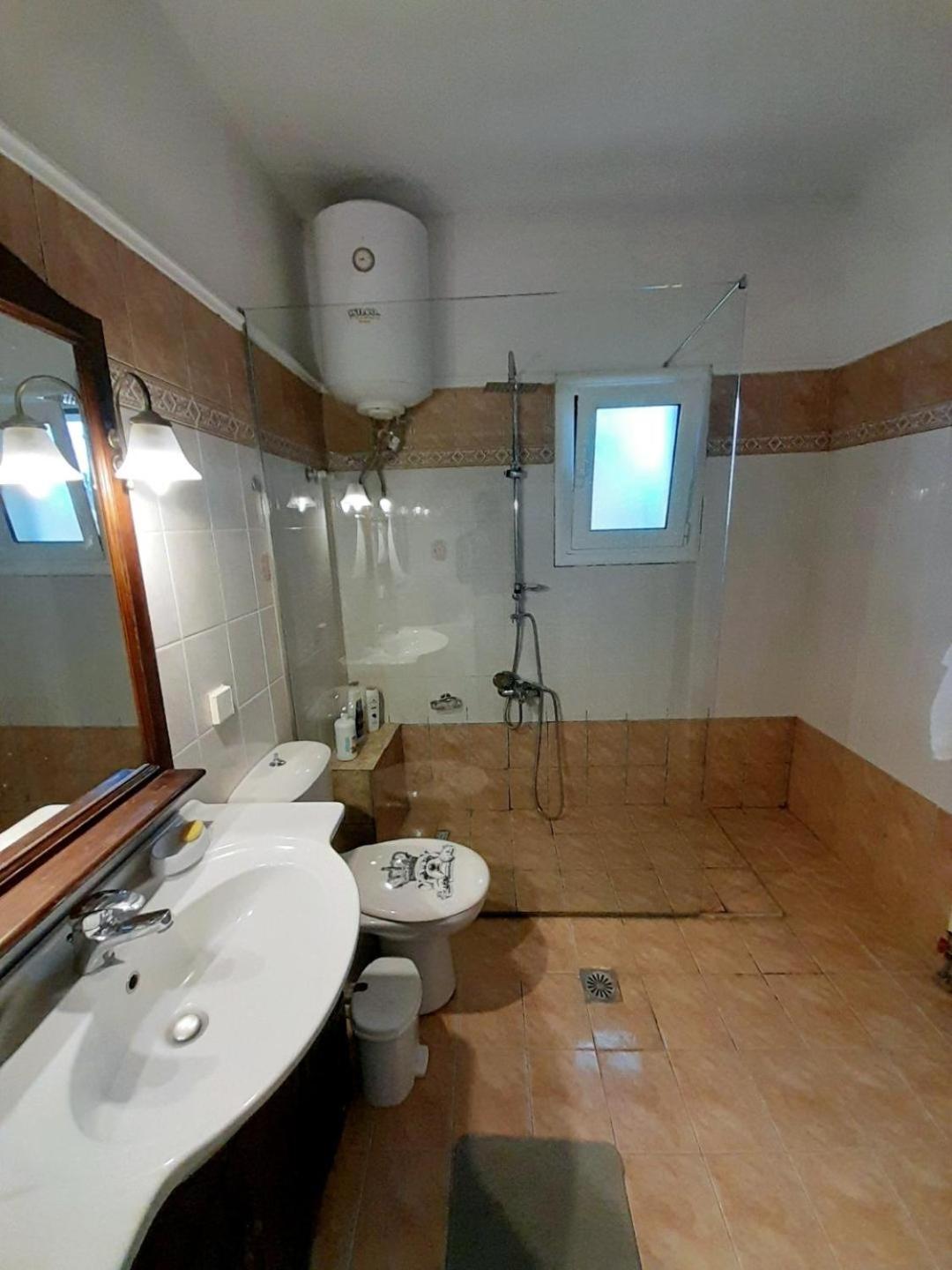 διωροφη μεζονετα-2km απο το κεντρο-iliana House *