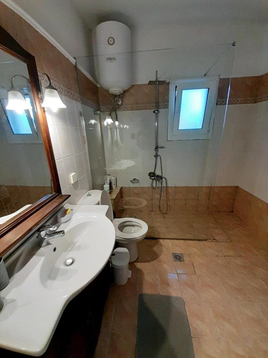 διωροφη μεζονετα-2km απο το κεντρο-iliana House Apartamento *